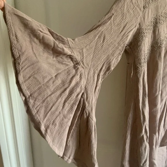 She + Sky Brown Relaxed Ruffled Tunic - Picture 2 of 8